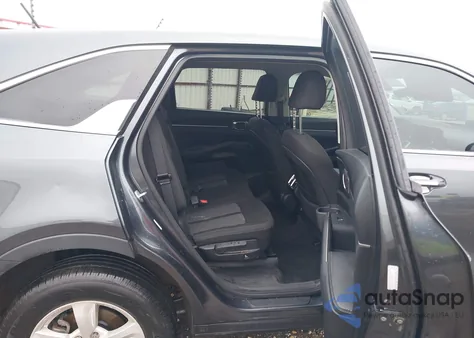 2022 Kia Sorento Lx z USA, uszkodzony, nr VIN 5XYRG4LC9NG137021